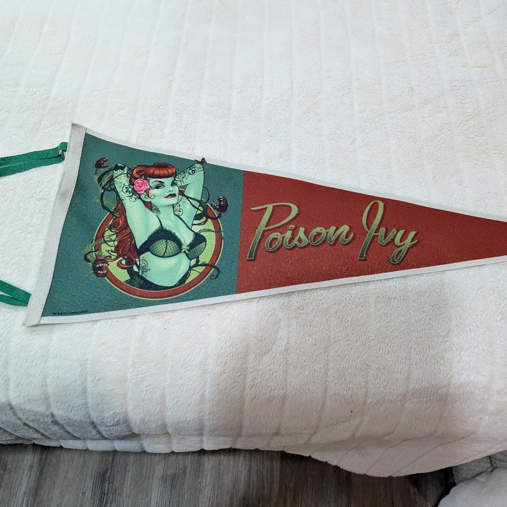 Cryptozoic DC Bombshells: Poison Ivy Pennant